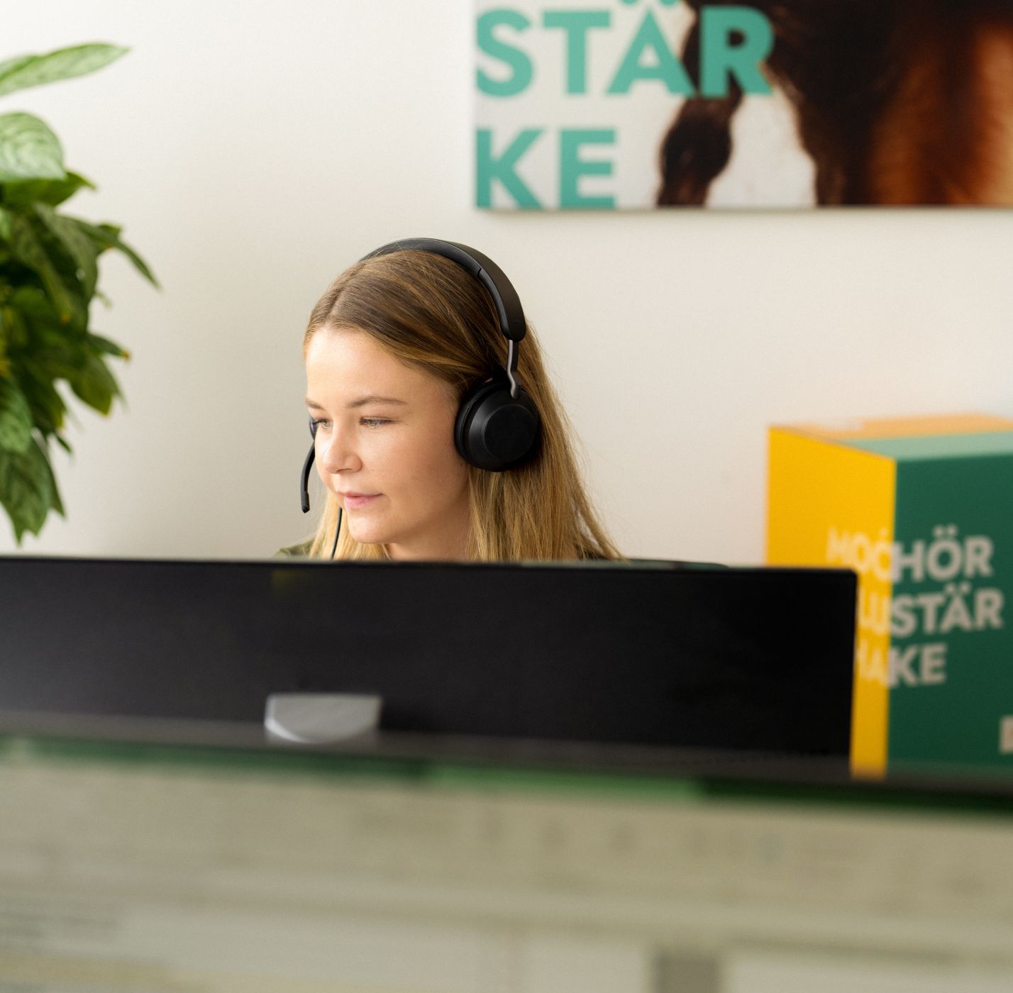 Neuroth-Kundenberaterin am Telefon