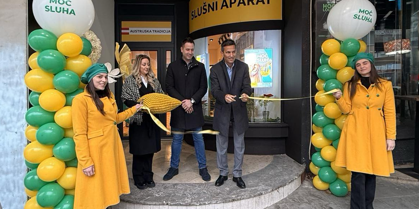 Presecanje vrpce slušnog centra u Požarevcu