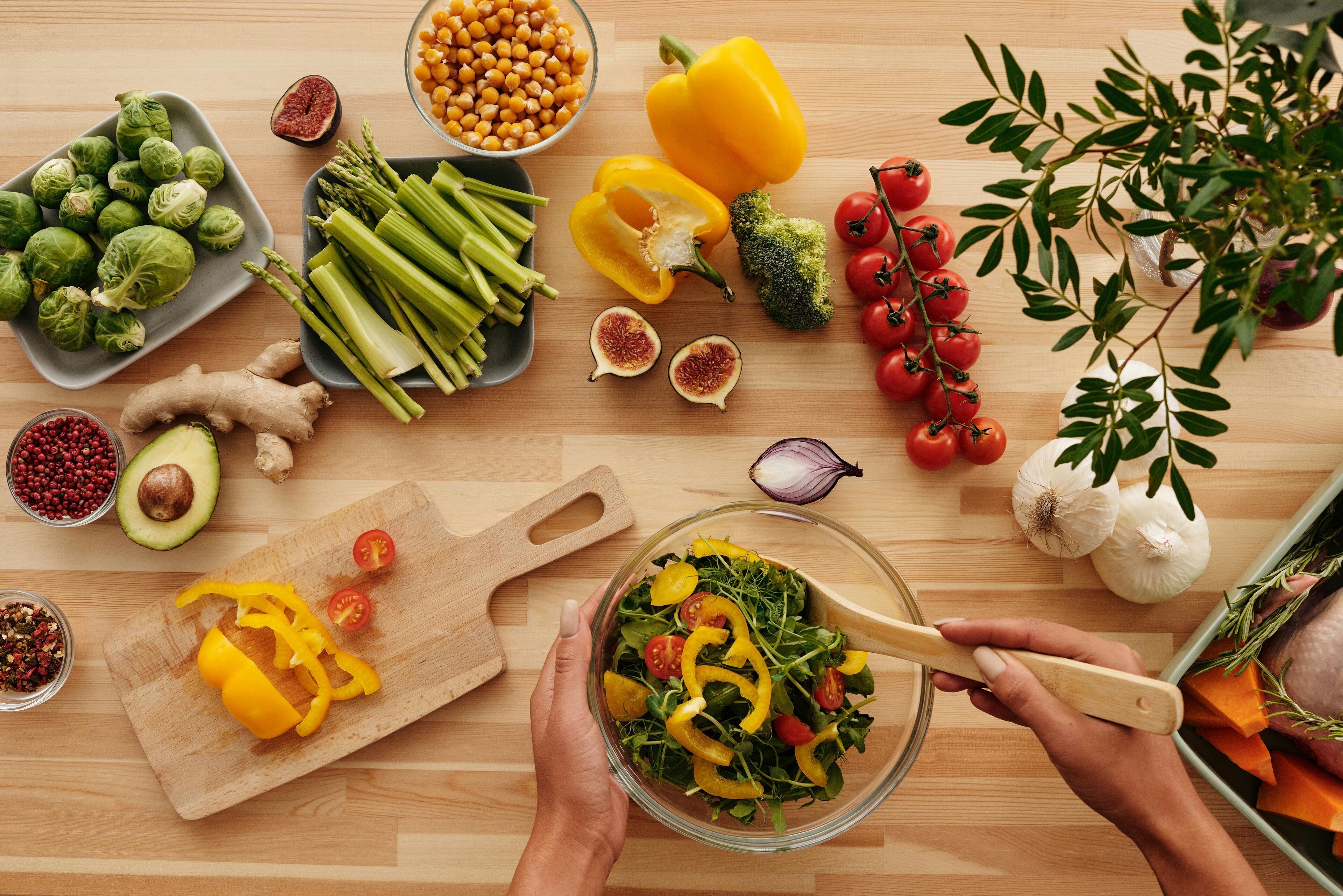 Table avec aliments sains