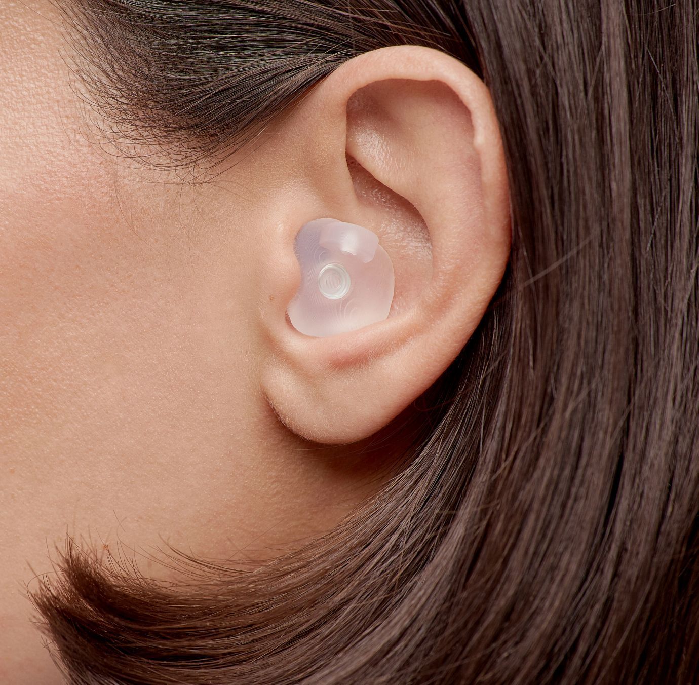 Detaljan prikaz Earwear Comfort zaštite za sluh u uhu žene