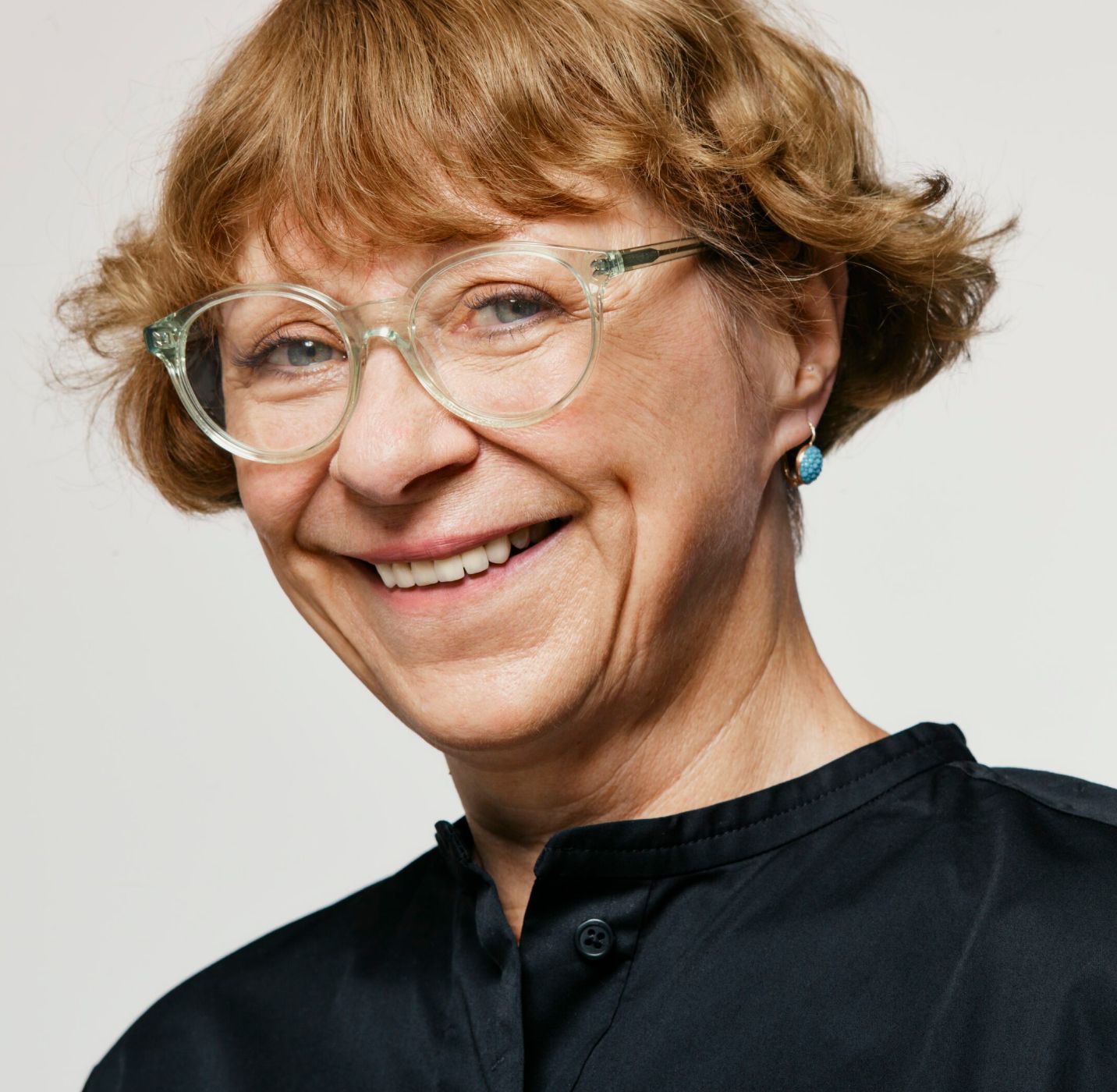 Glückliche ältere Dame