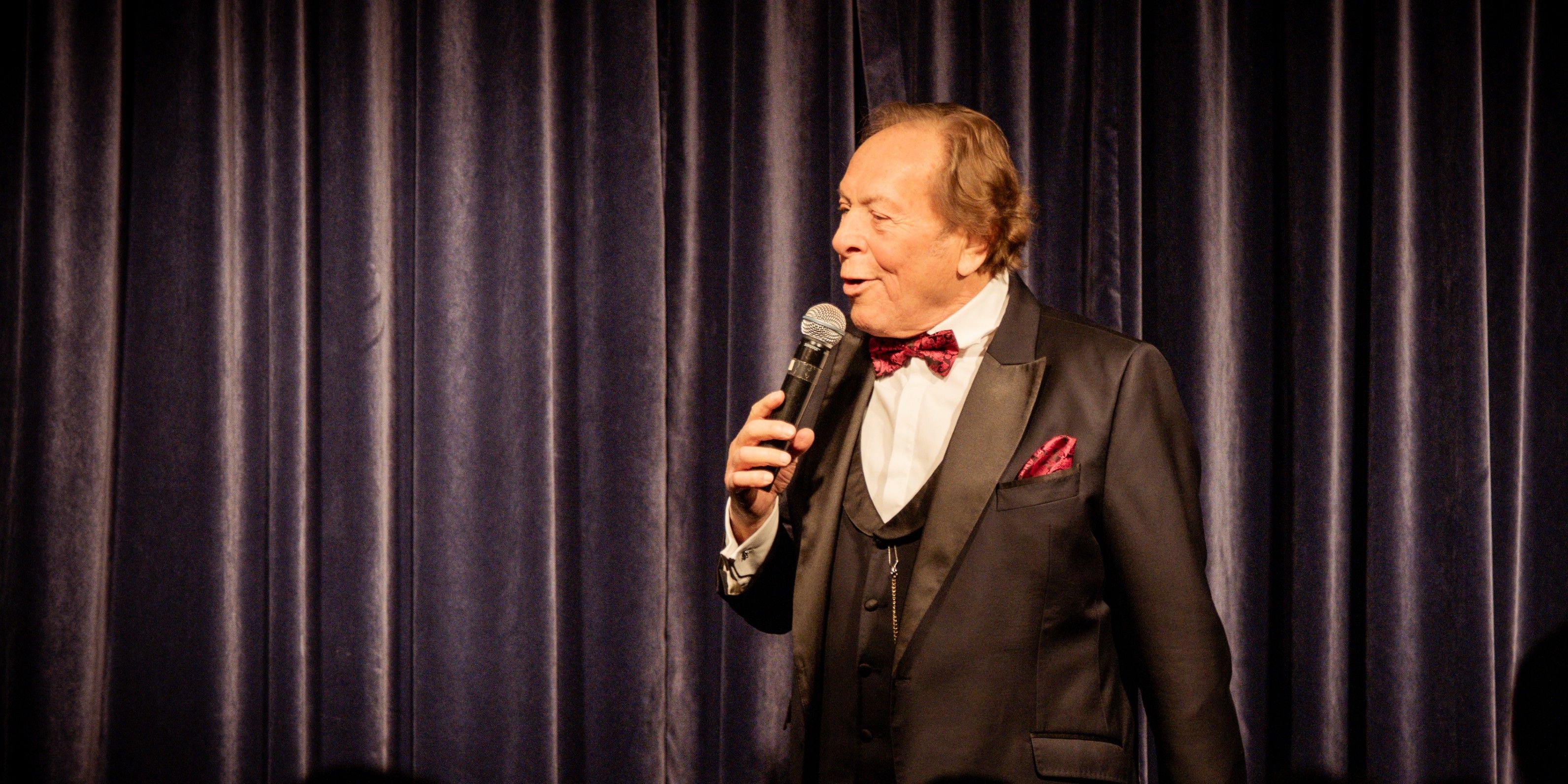 Miro Ungar priča na nastupu