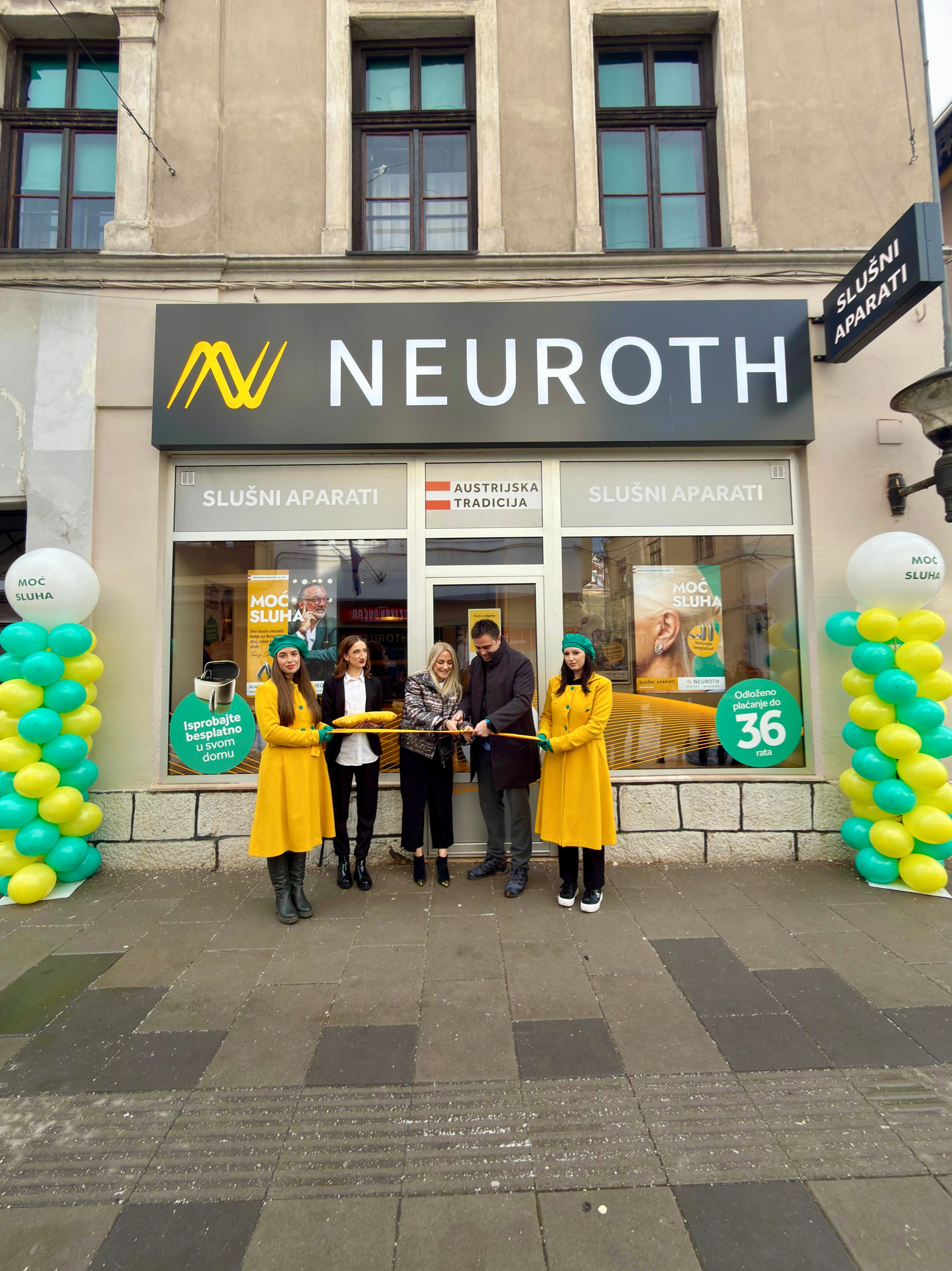 Presecanje vrpce u slunom centru Travnik 