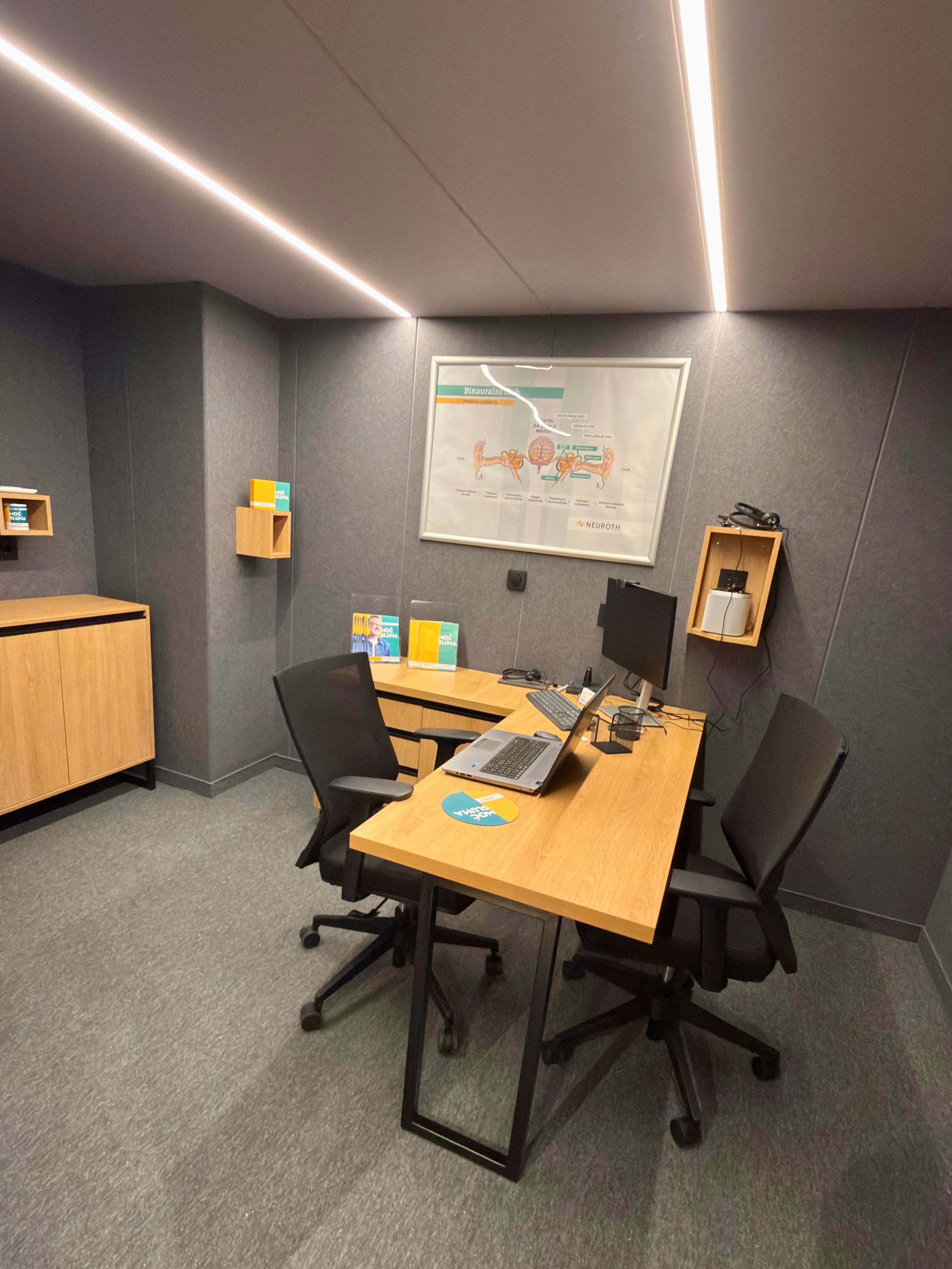 Unutrašnjost slušnog centra u Travniku